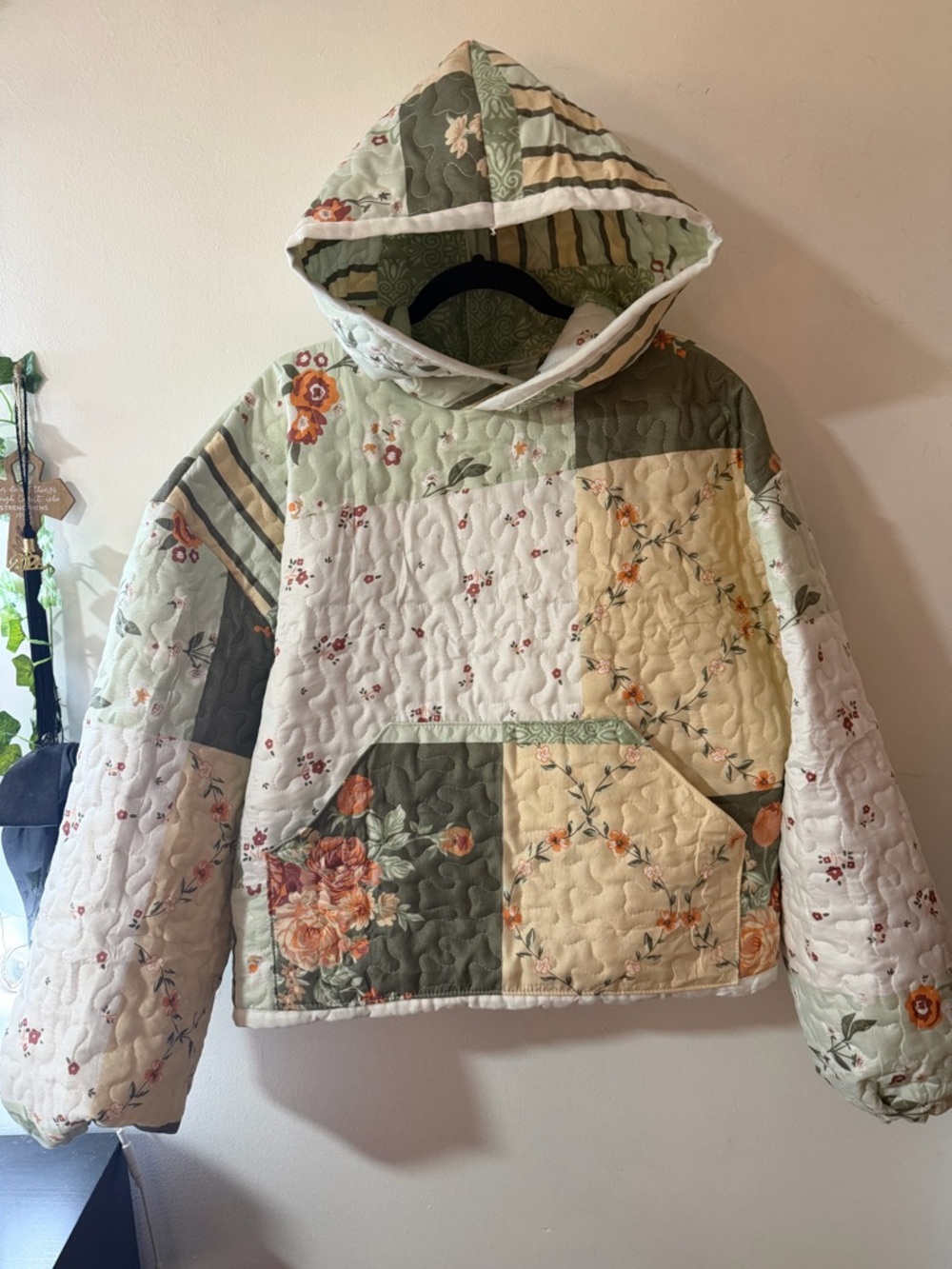 Quilted Patchwork Hooded Sweatshirt in Green and Cream